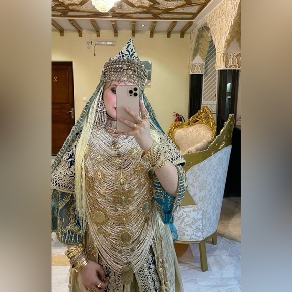 Meet your Posher, Nour - Picture 1 of 3